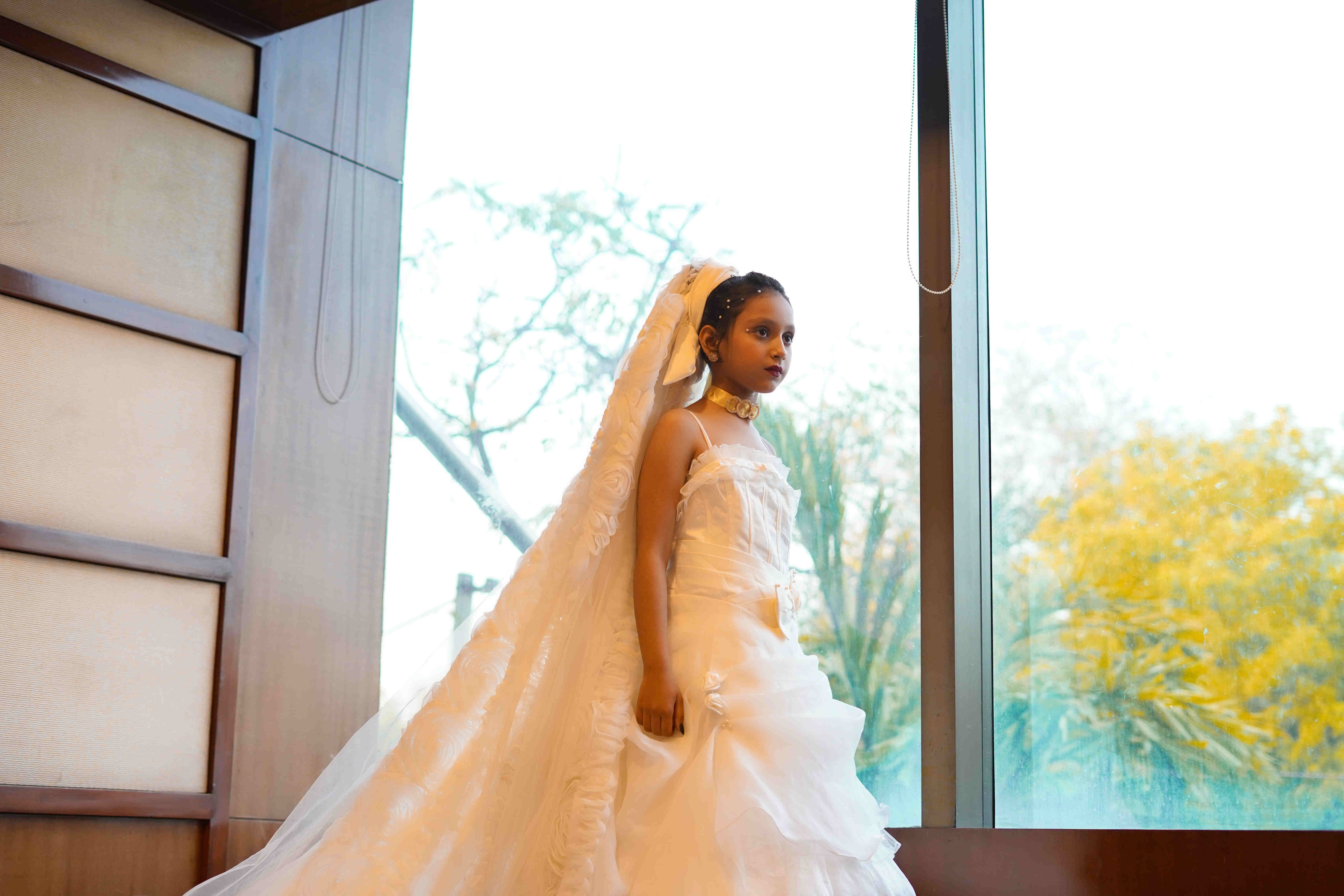 Elegant White Princess Gown for Girls with Veil